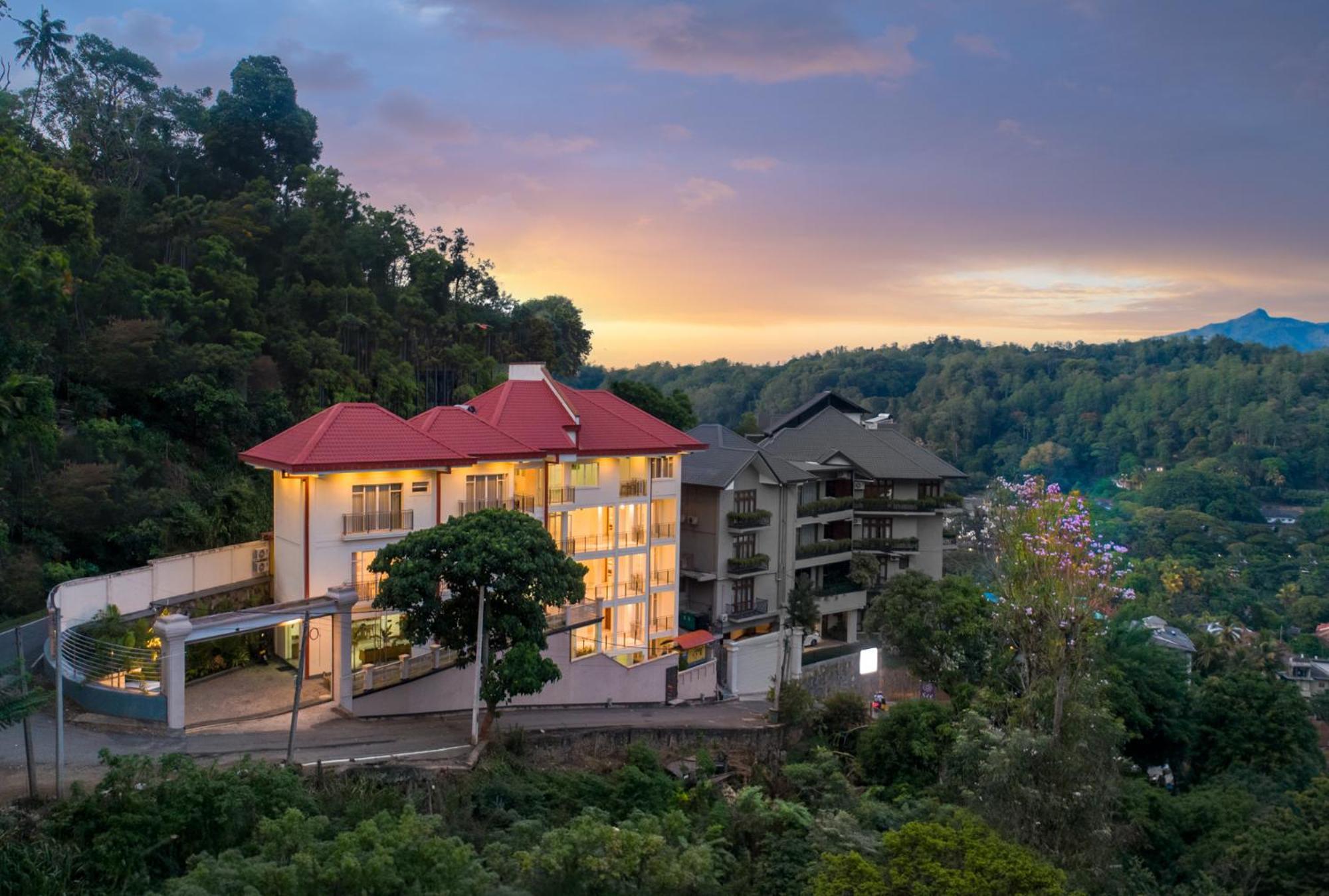 Hotel Cassendra Κάντι Εξωτερικό φωτογραφία